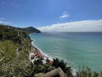 Vista sulla spiaggia dei Maronti e su Capri dalla terrazza del Giardino del Nonno