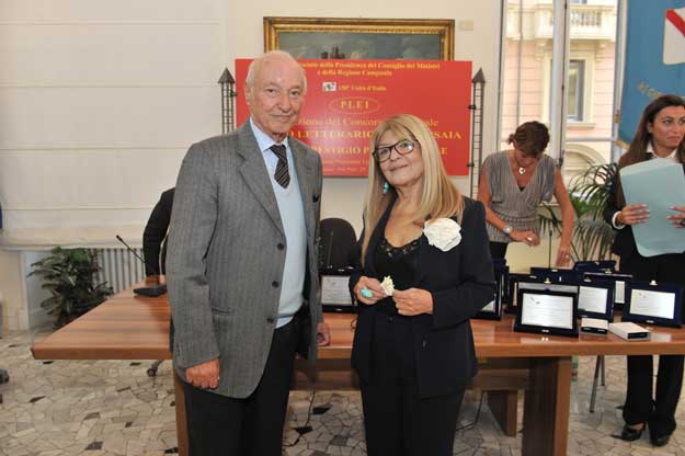 Letizia Isaia con Piero Angela nell'edizione 2011 del Premio