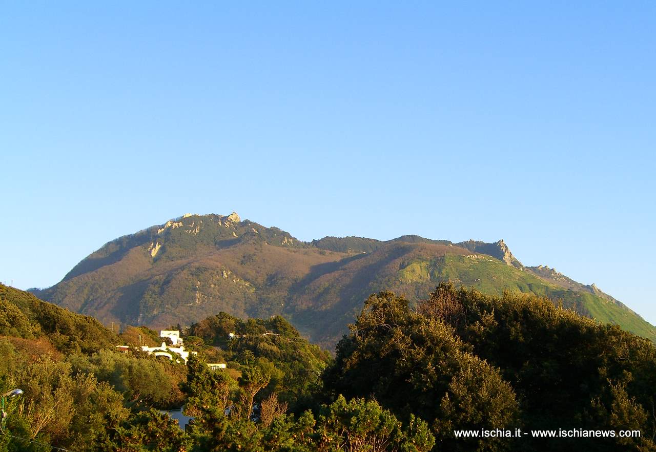 ischia_vista_monte_epomeo