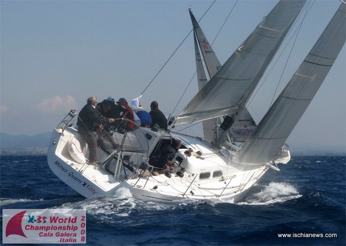 X-35 all'incrocio in regata