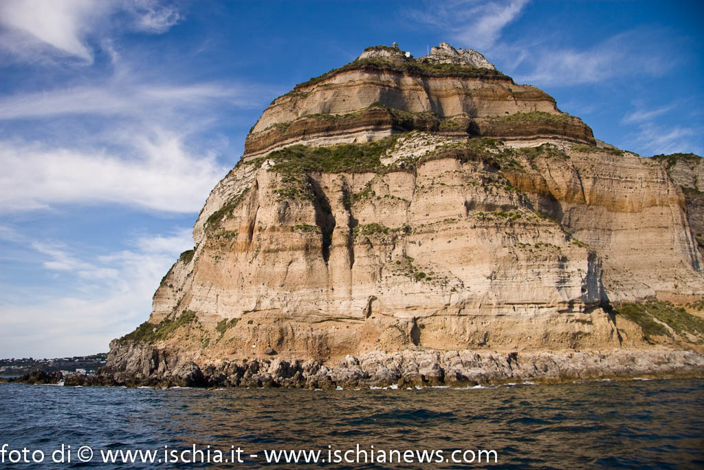 Faro di Punta Imperatore visto dal mare